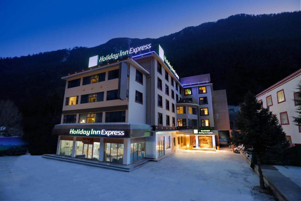 Holiday Inn Express Jiuzhaigou,Only 600 Meters To Jiuzhaigou Park By Ihg Eksteriør billede