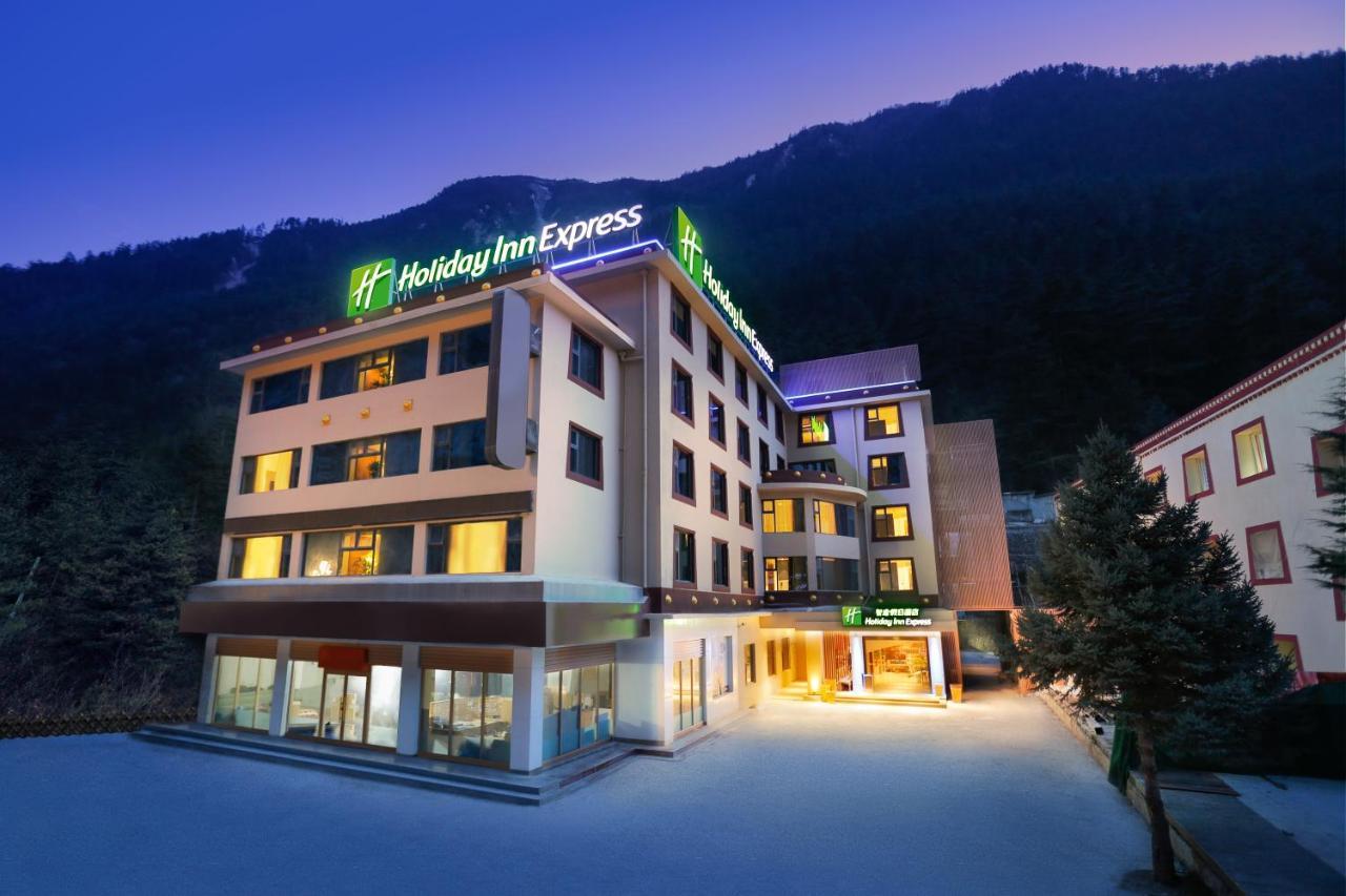 Holiday Inn Express Jiuzhaigou,Only 600 Meters To Jiuzhaigou Park By Ihg Eksteriør billede